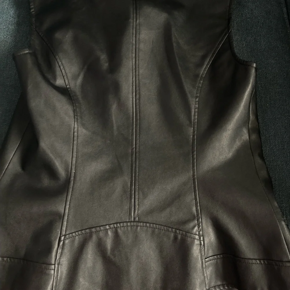 1990’s Vest Studded faux leather Sexy Biker Vibe - Picture 6 of 7